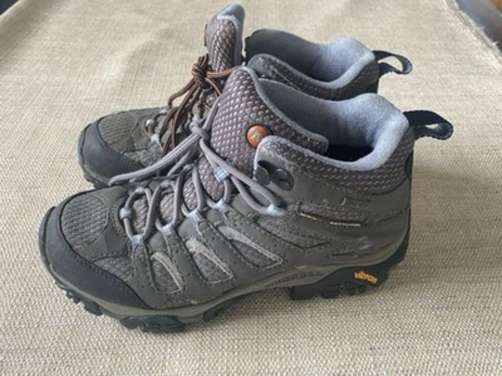 Merrell Moab Mid Gore-Tex XCR Hiking Boots Womens 6 Grey Periwinkle Vibram